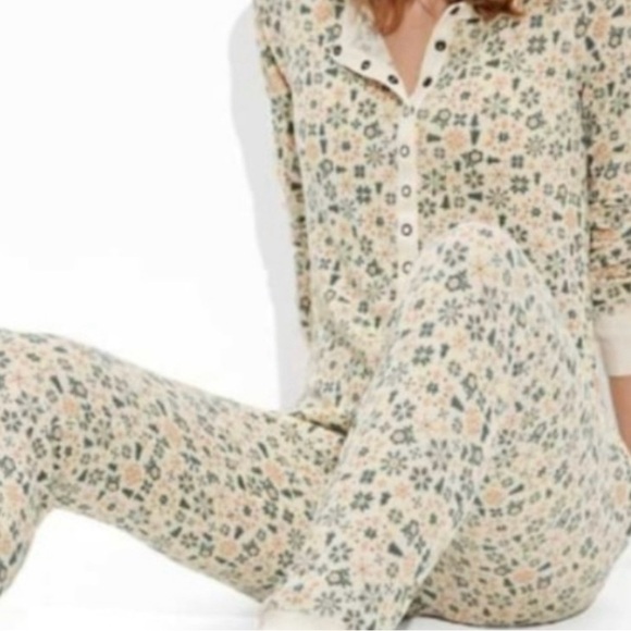 AMERICAN EAGLE Holiday Christmas Onesie Jumpsuit Pajama SZ L NWT - Picture 3 of 6
